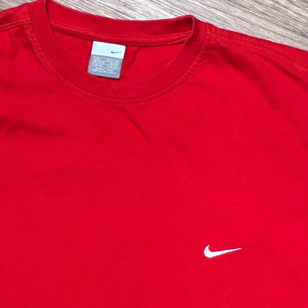 Vintage Nike Red Mini Swoosh T-Shirt Men's 90s Y2K Embroidered Logo Tee